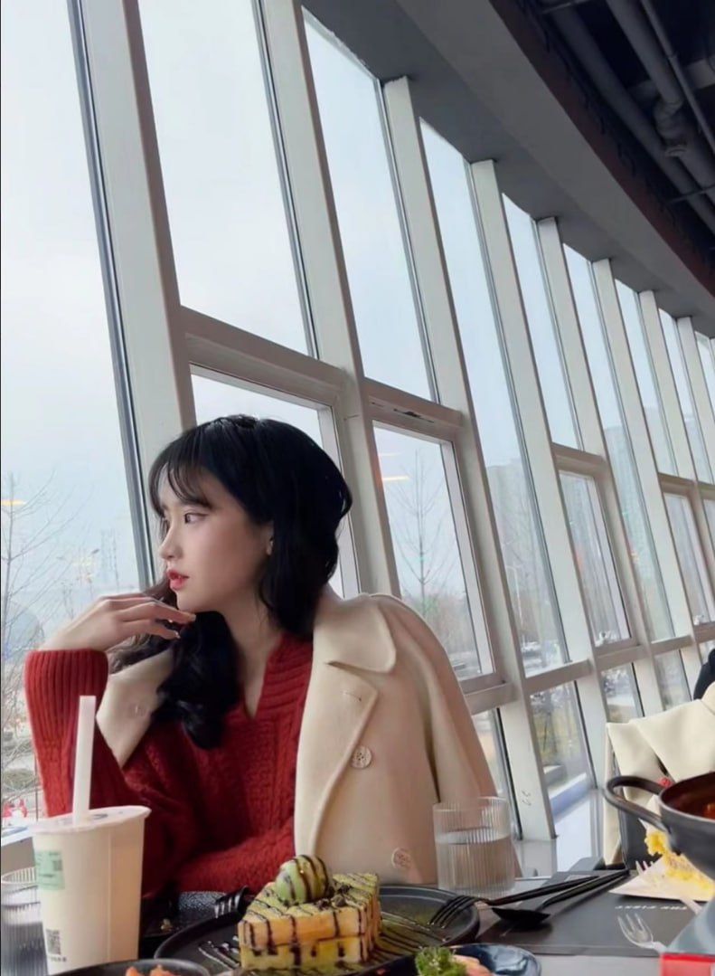 高颜值学生(情侣女友) 配图