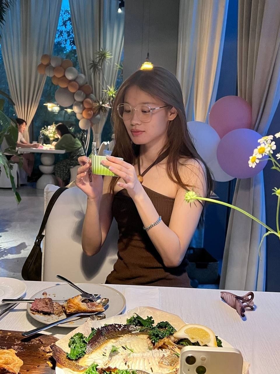 反差大学生少女萝莉自慰 配图