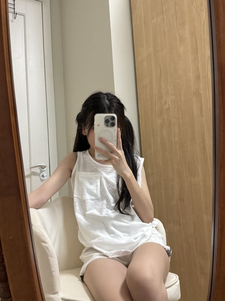 反差大学生少女萝莉自慰 配图