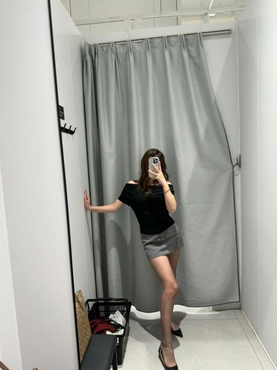 反差大学生少女萝莉自慰 配图