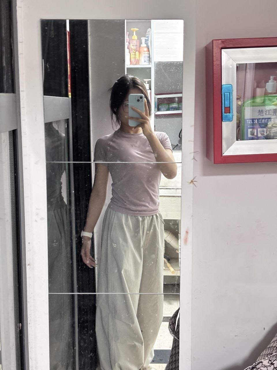 反差大学生少女萝莉自慰 配图