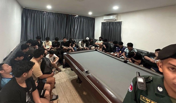 华人新闻吃瓜大曝光 Chat 配图