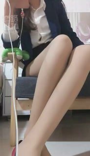 黑丝高跟💄原味制服👀 配图