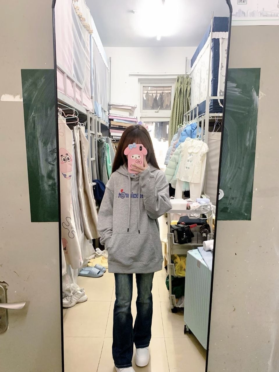 反差大学生少女萝莉自慰 配图