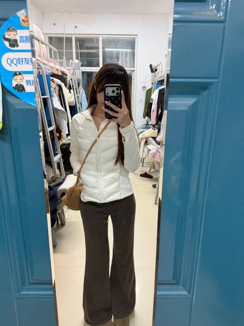 反差大学生少女萝莉自慰 配图