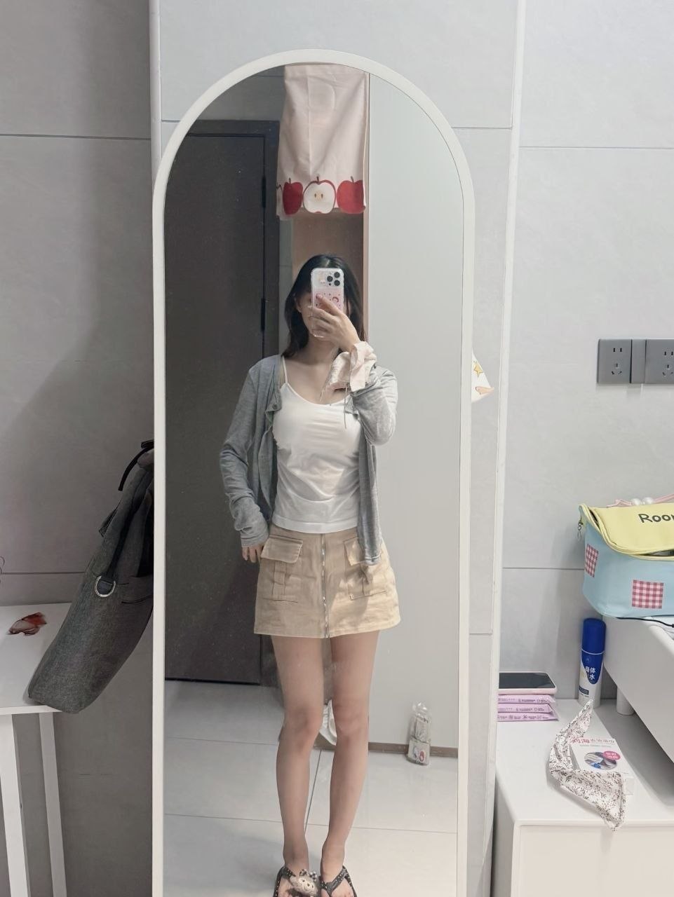 反差大学生少女萝莉自慰 配图