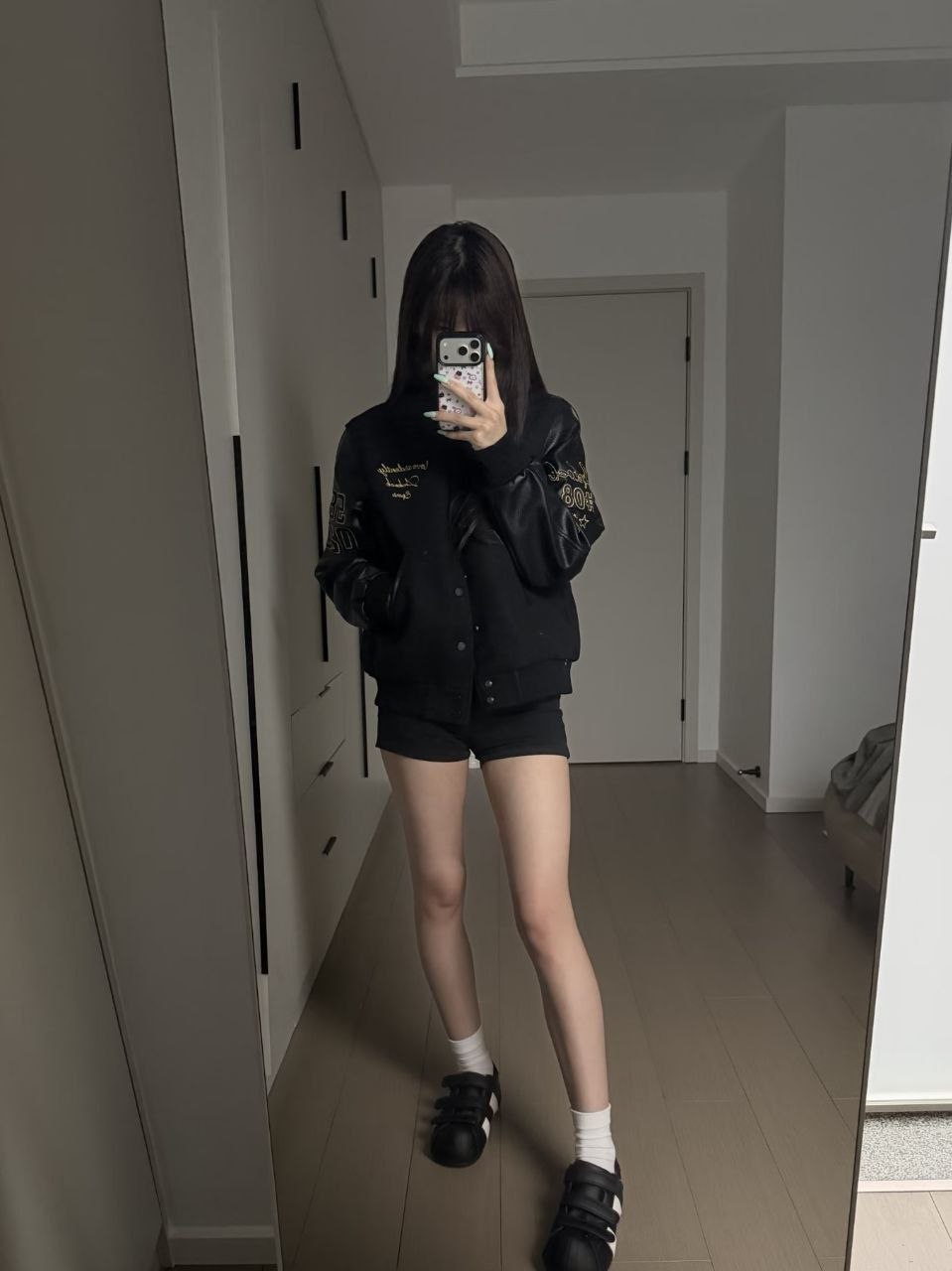 反差大学生少女萝莉自慰 配图