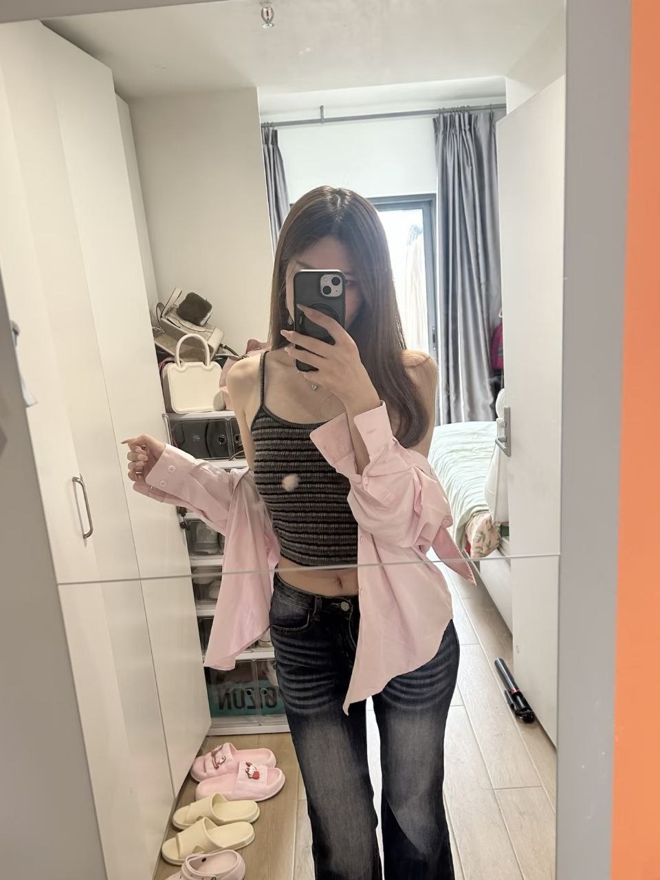 反差大学生少女萝莉自慰 配图