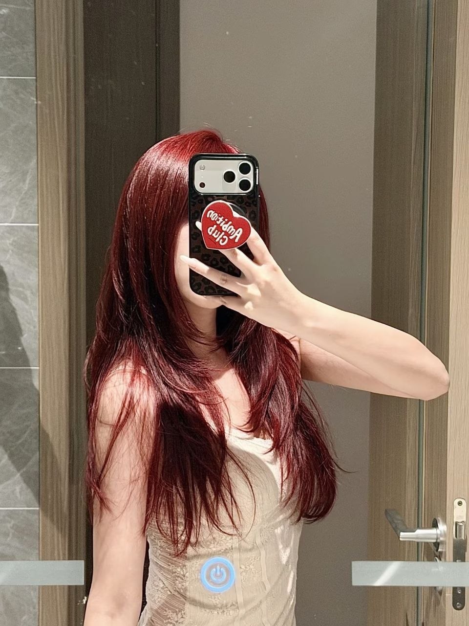反差大学生少女萝莉自慰 配图