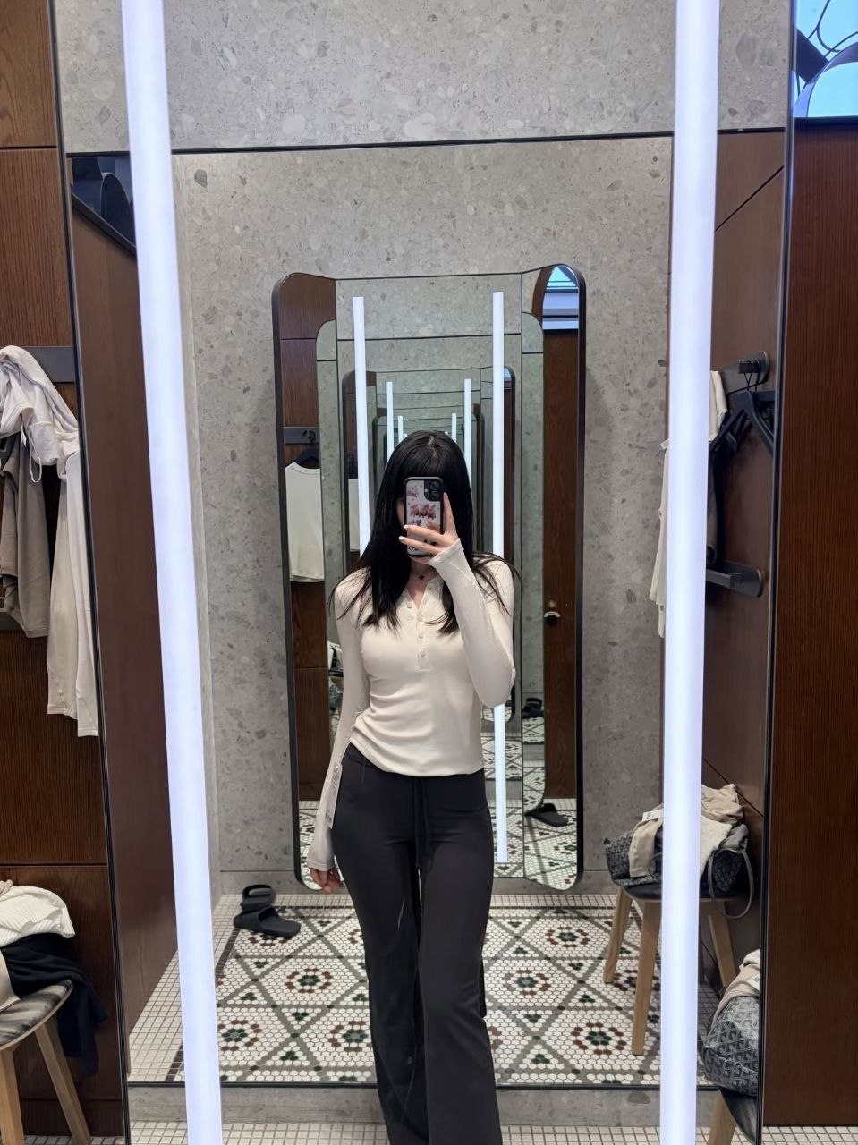 反差大学生少女萝莉自慰 配图