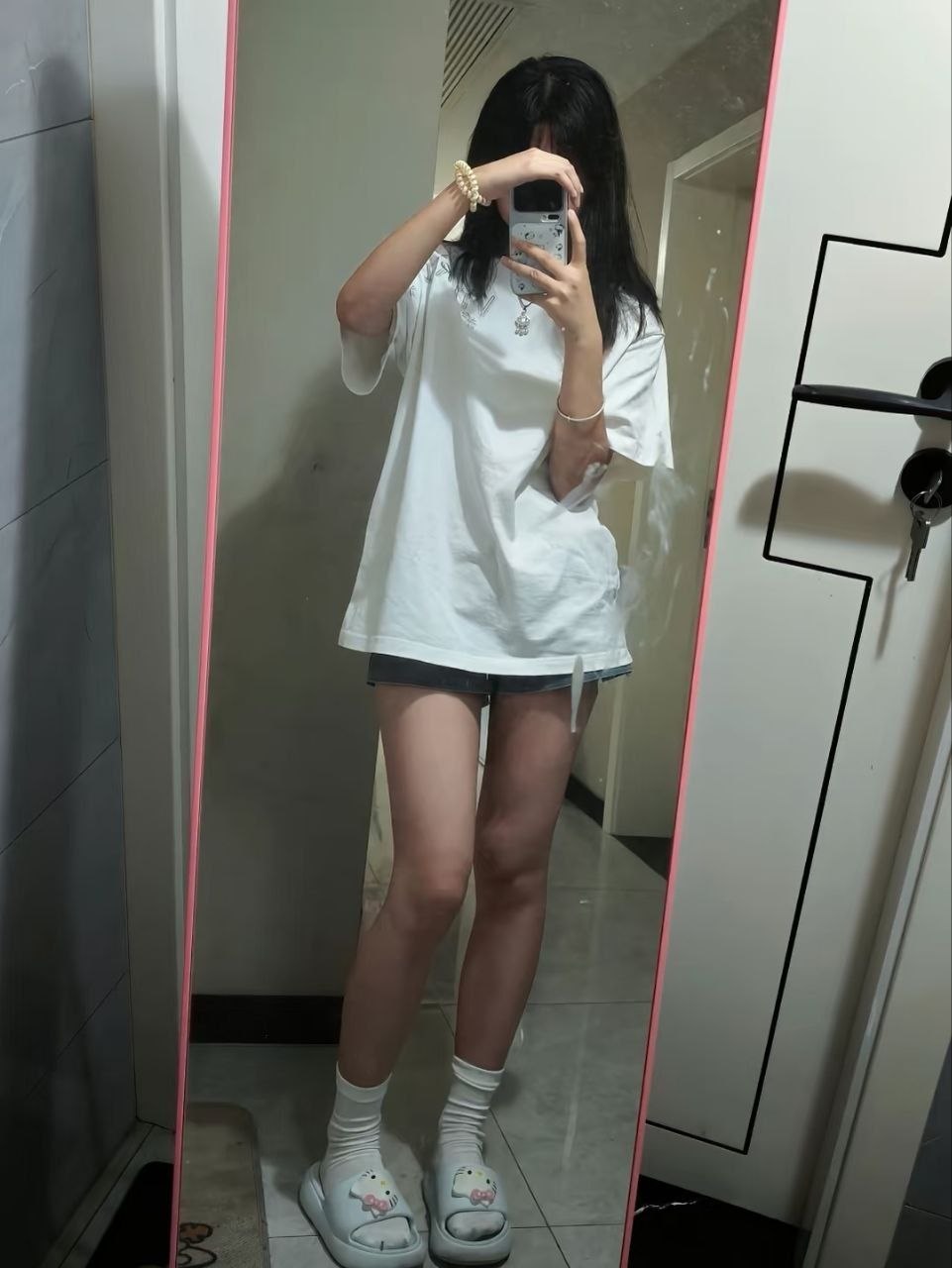 反差大学生少女萝莉自慰 配图