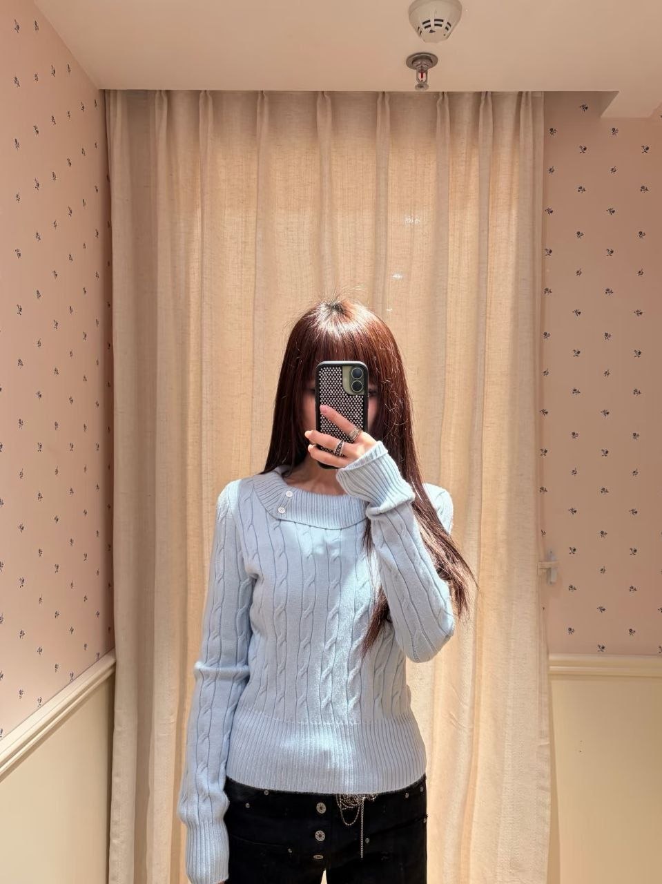 反差大学生少女萝莉自慰 配图