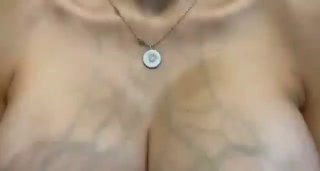 孕妇大奶哺乳喂奶 配图