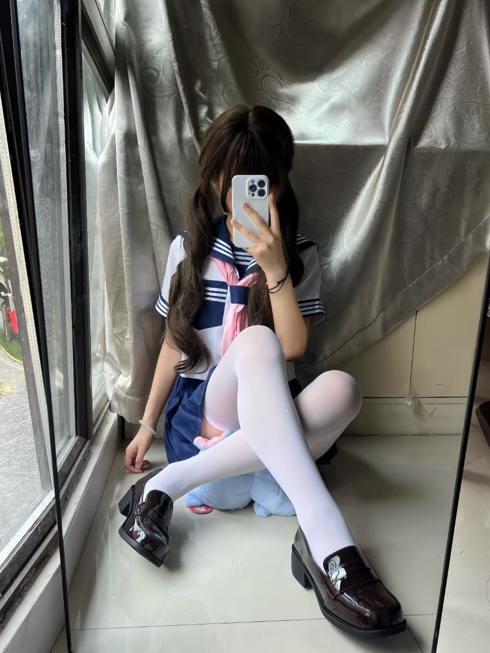 反差大学生少女萝莉自慰 配图