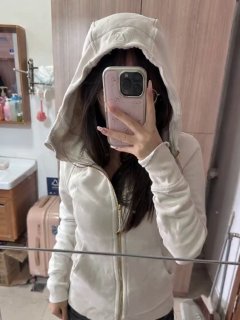 反差大学生少女萝莉自慰 配图